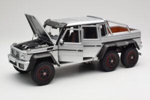 Mercedes AMG G63 W463 6x6 Iridium Hopea AUTOart 1:18 76301 Komposiitti — kuva 2 / 8