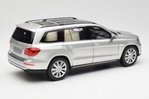 Mercedes GL-Class X166 Iridium Hopea Metallic Norev 1:18 B66960097 Metalli — kuva 3 / 8