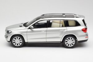 Mercedes GL-Class X166 Iridium Hopea Metallic Norev 1:18 B66960097 Metalli — kuva 4 / 8