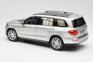 Mercedes GL-Class X166 Iridium Hopea Metallic Norev 1:18 B66960097 Metalli — kuva 7 / 8
