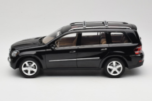 Mercedes GL X164 Obsidian Black Minichamps 1:18 B66962334 Metalli — kuva 4 / 8
