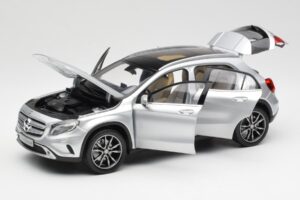 Mercedes GLA X156 Polar Hopea Metallic Norev 1:18 B66960267 Metalli — kuva 2 / 8