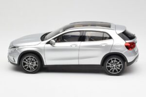 Mercedes GLA X156 Polar Hopea Metallic Norev 1:18 B66960267 Metalli — kuva 4 / 8