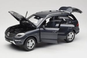 Mercedes M-Class W164 Grey Metallic Minichamps 1:18 100030100 Metalli — kuva 2 / 8