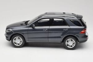 Mercedes M-Class W164 Grey Metallic Minichamps 1:18 100030100 Metalli — kuva 4 / 8