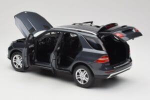 Mercedes M-Class W164 Grey Metallic Minichamps 1:18 100030100 Metalli — kuva 5 / 8