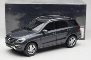 Mercedes M-Class W164 Grey Metallic Minichamps 1:18 100030100 Metalli — kuva 8 / 8