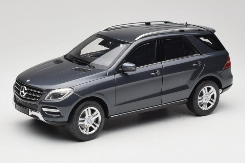 Mercedes M-Class W164 Grey Metallic Minichamps 1:18 100030100 Metalli