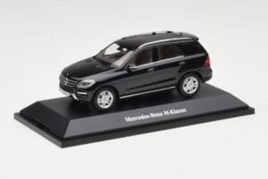 Mercedes M-Class W166 Obsidian Black Metallic Minichamps 1:43 B66960060 Metalli — kuva 2 / 4