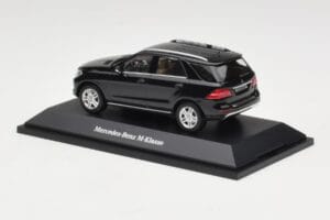 Mercedes M-Class W166 Obsidian Black Metallic Minichamps 1:43 B66960060 Metalli — kuva 3 / 4