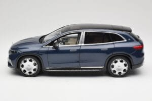 Mercedes Maybach EQS 680 V297 Tummansininen NZG 1:18 B66960593 Metalli — kuva 4 / 8