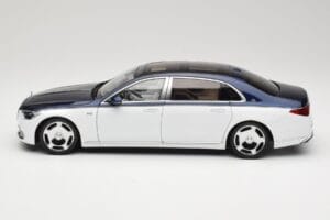 Mercedes Maybach S-Class Z223 Nautical Blue Diamond White Almost Real 1:18 820126 Metalli — kuva 4 / 8