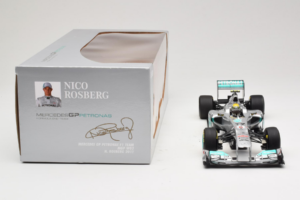 Mercedes MGP W02 #8 N. Rosberg Mercedes GP 2011 Minichamps 1:18 110110008 Metalli — kuva 6 / 7