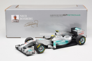 Mercedes MGP W02 #8 N. Rosberg Mercedes GP Showcar 2011 Minichamps 1:18 110110078 Metalli — kuva 7 / 7