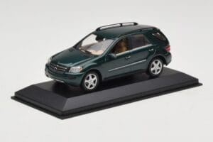 Mercedes ML 500 W164 Tummanvihreä Minichamps 1:43 400034500 Metalli — kuva 2 / 4
