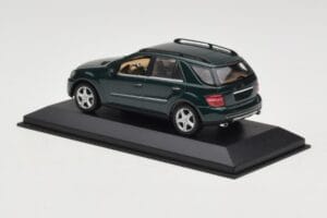 Mercedes ML 500 W164 Tummanvihreä Minichamps 1:43 400034500 Metalli — kuva 3 / 4