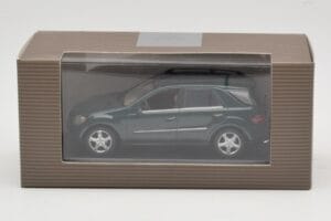 Mercedes ML 500 W164 Tummanvihreä Minichamps 1:43 400034500 Metalli — kuva 4 / 4