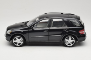 Mercedes ML W164 Obsidian Black Jälleenmyyjän Erikoisversio Minichamps 1:18 B66962321 Metalli — kuva 4 / 8