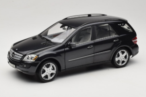 Mercedes ML W164 Obsidian Black Jälleenmyyjän Erikoisversio Minichamps 1:18 B66962321 Metalli