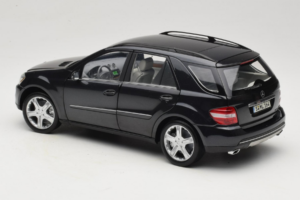 Mercedes ML W164 Obsidian Black Jälleenmyyjän Erikoisversio Minichamps 1:18 B66962321 Metalli — kuva 7 / 8