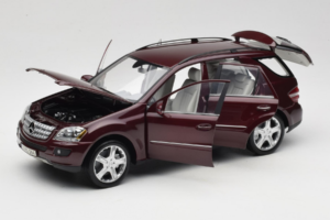 Mercedes ML W164 Red Metallic Minichamps 1:18 150034500 Metalli — kuva 2 / 8