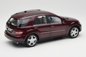 Mercedes ML W164 Red Metallic Minichamps 1:18 150034500 Metalli — kuva 3 / 8