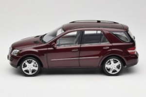 Mercedes ML W164 Red Metallic Minichamps 1:18 150034500 Metalli — kuva 4 / 8
