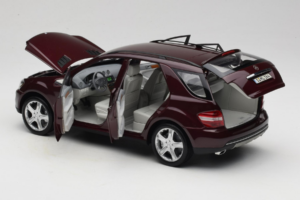 Mercedes ML W164 Red Metallic Minichamps 1:18 150034500 Metalli — kuva 5 / 8