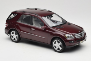 Mercedes ML W164 Red Metallic Minichamps 1:18 150034500 Metalli — kuva 6 / 8