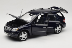 Mercedes ML W164 Tanzanite Blue Jälleenmyyjän Erikoisversio Minichamps 1:18 B66962322 Metalli — kuva 2 / 8