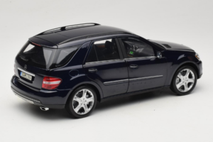 Mercedes ML W164 Tanzanite Blue Jälleenmyyjän Erikoisversio Minichamps 1:18 B66962322 Metalli — kuva 3 / 8