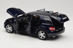Mercedes ML W164 Tanzanite Blue Jälleenmyyjän Erikoisversio Minichamps 1:18 B66962322 Metalli — kuva 5 / 8