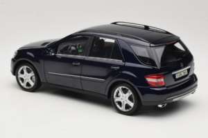 Mercedes ML W164 Tanzanite Blue Jälleenmyyjän Erikoisversio Minichamps 1:18 B66962322 Metalli — kuva 7 / 8