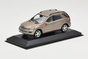 Mercedes ML W164 Kupari Metallic Minichamps 1:43 ML002 Metalli — kuva 2 / 4