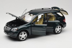 Mercedes ML W164 Green Metallic Minichamps 1:18 150034502 Metalli — kuva 2 / 8