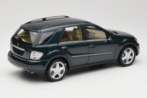 Mercedes ML W164 Green Metallic Minichamps 1:18 150034502 Metalli — kuva 3 / 8