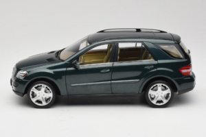 Mercedes ML W164 Green Metallic Minichamps 1:18 150034502 Metalli — kuva 4 / 8