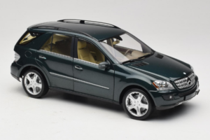 Mercedes ML W164 Green Metallic Minichamps 1:18 150034502 Metalli — kuva 6 / 8