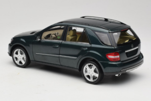 Mercedes ML W164 Green Metallic Minichamps 1:18 150034502 Metalli — kuva 7 / 8