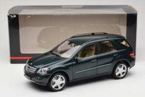 Mercedes ML W164 Green Metallic Minichamps 1:18 150034502 Metalli — kuva 8 / 8