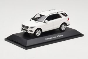 Mercedes ML W166 Calcit White Minichamps 1:43 B66960062 Metalli — kuva 2 / 4