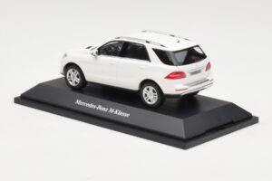 Mercedes ML W166 Calcit White Minichamps 1:43 B66960062 Metalli — kuva 3 / 4