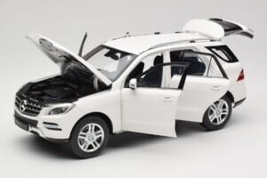 Mercedes ML W166 Valkoinen Minichamps 1:18 100030101 Metalli — kuva 2 / 8