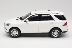 Mercedes ML W166 Valkoinen Minichamps 1:18 100030101 Metalli — kuva 4 / 8