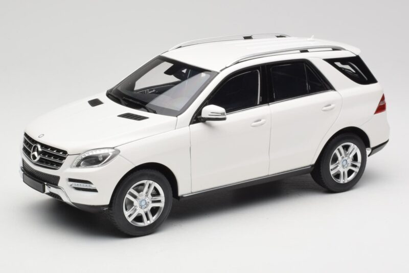 Mercedes ML W166 Valkoinen Minichamps 1:18 100030101 Metalli