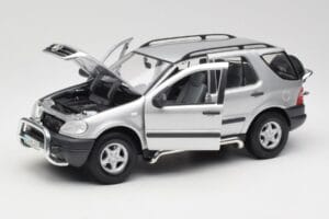 Mercedes ML320 W163 Hopea Maisto 1:18 50319 Metalli — kuva 2 / 8
