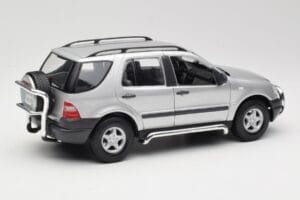 Mercedes ML320 W163 Hopea Maisto 1:18 50319 Metalli — kuva 3 / 8