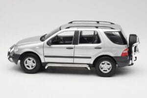 Mercedes ML320 W163 Hopea Maisto 1:18 50319 Metalli — kuva 4 / 8
