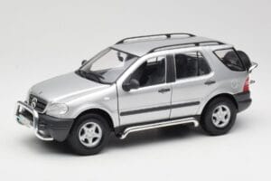Mercedes ML320 W163 Hopea Maisto 1:18 50319 Metalli