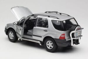 Mercedes ML320 W163 Hopea Maisto 1:18 50319 Metalli — kuva 5 / 8